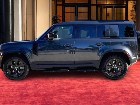 Used 2025 Land Rover Defender 110 S image 14