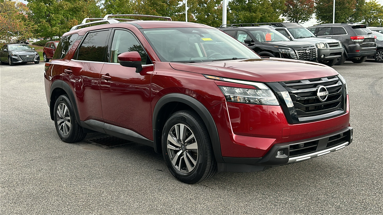 Used 2022 Nissan Pathfinder SL w/ SL Black Package AWD/4WD image 2