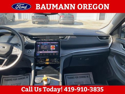 Used 2023 Jeep Grand Cherokee Limited AWD/4WD image 13