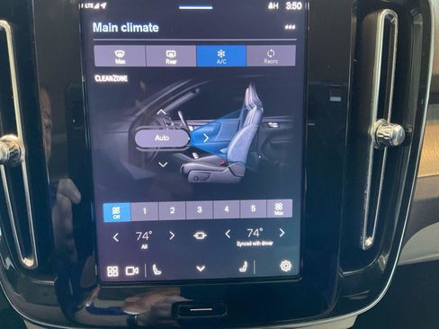 Certified 2023 Volvo XC40 B5 Plus AWD/4WD image 23