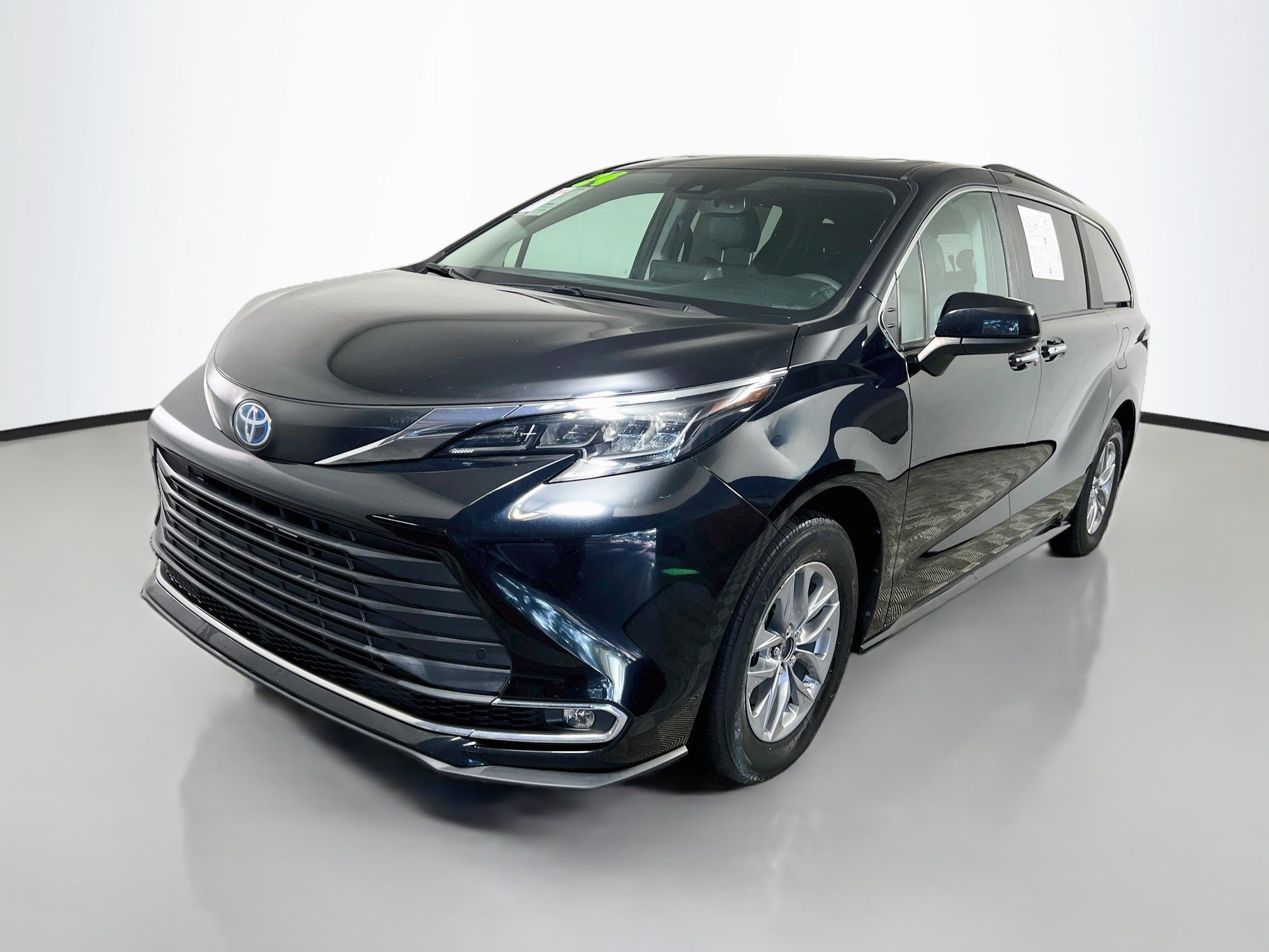 Used 2024 Toyota Sienna XLE FWD image 10