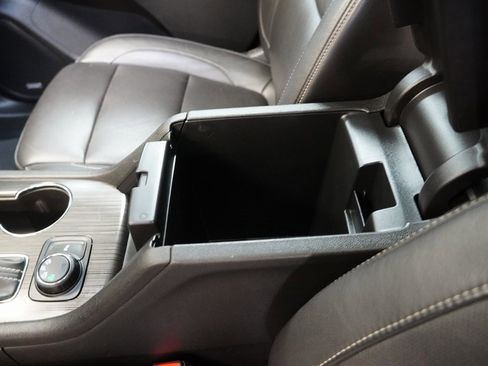 Used 2017 GMC Acadia SLT image 24