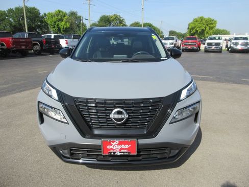 Used 2023 Nissan Rogue SV w/ SV Premium B Package AWD/4WD image 12