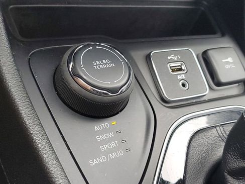 Used 2022 Jeep Cherokee Limited AWD/4WD image 30