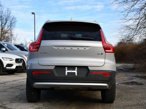 Used 2025 Volvo XC40 B5 Core image 6