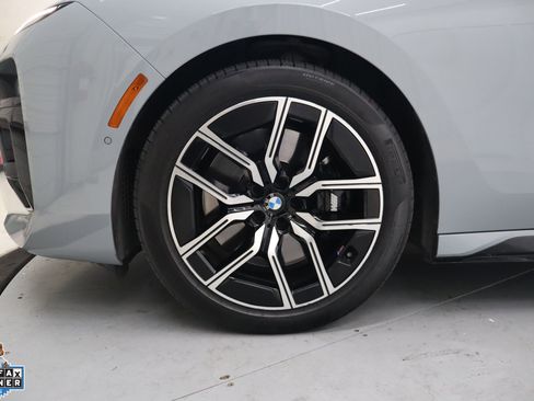 Used 2026 BMW 740i xDrive AWD/4WD image 10