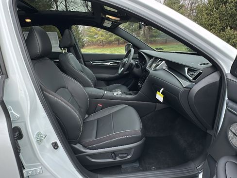 New 2025 INFINITI QX50 Sport image 9