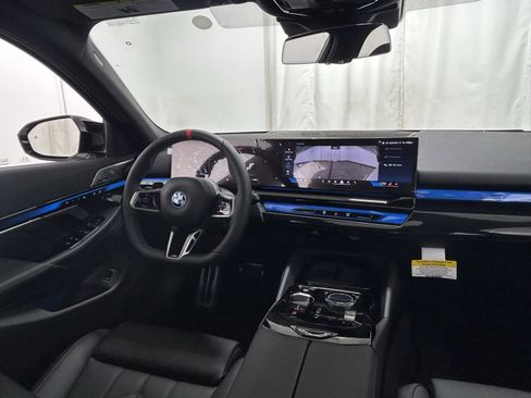Used 2025 BMW i5 M60 w/ Premium Package image 10