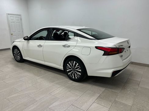 Used 2025 Nissan Altima 2.5 SV FWD image 15
