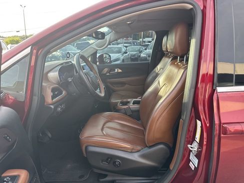 Used 2017 Chrysler Pacifica Limited FWD image 15