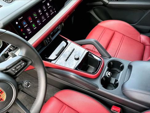 Certified 2024 Porsche Cayenne Coupe AWD/4WD image 17