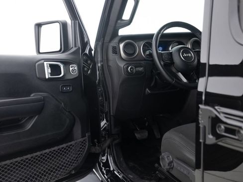 Used 2018 Jeep Wrangler Unlimited Sport S AWD/4WD image 24