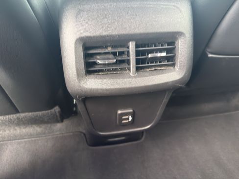 Used 2024 GMC Terrain SLT AWD/4WD image 10