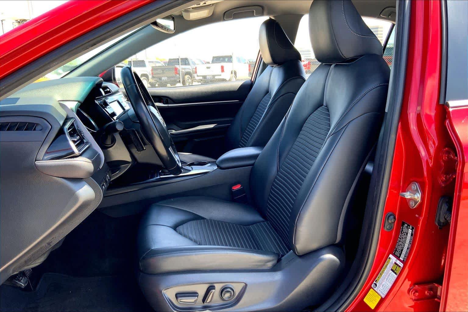 Used 2019 Toyota Camry SE w/ Convenience Package FWD image 8