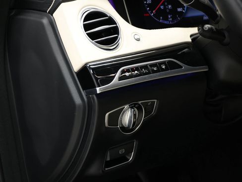 Used 2018 Mercedes-Benz Maybach S 560 4MATIC image 18