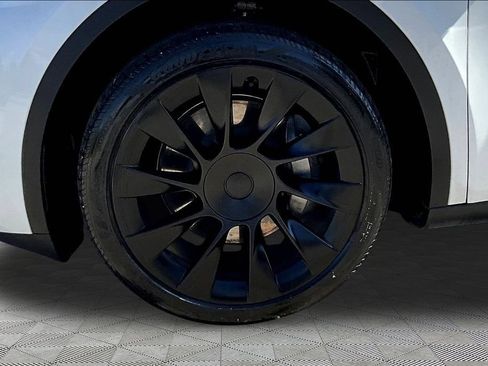 Used 2023 Tesla Model Y Long Range AWD/4WD image 32