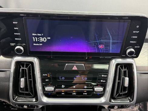 Certified 2023 Kia Sorento SX AWD/4WD image 28