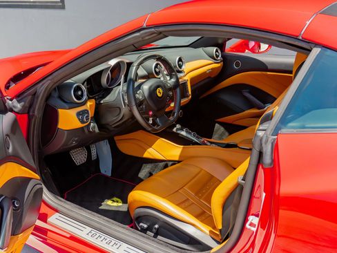 Used 2016 Ferrari California T RWD image 43