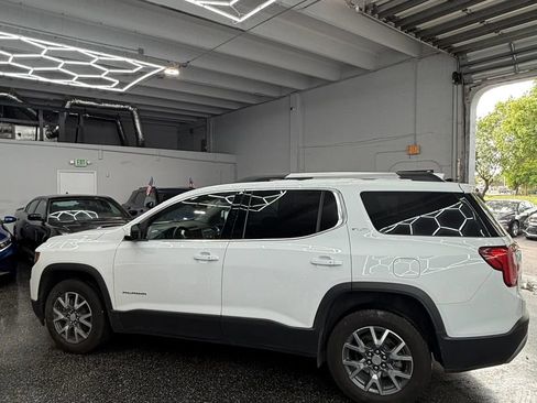 Used 2023 GMC Acadia SLT AWD/4WD image 4