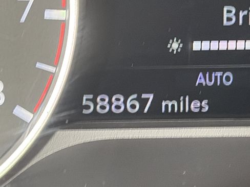 Used 2023 Nissan Pathfinder SL AWD/4WD image 5