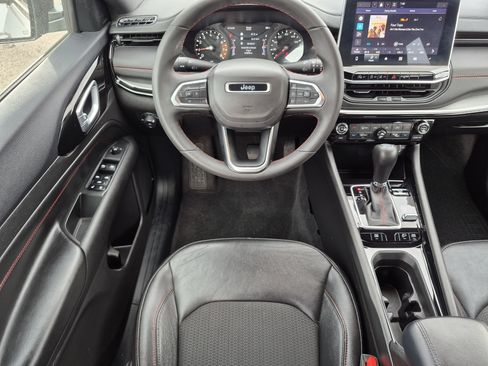 Used 2025 Jeep Compass Trailhawk AWD/4WD image 29