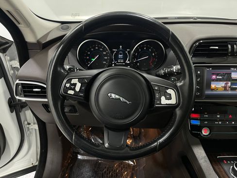 Used 2017 Jaguar F-PACE Prestige image 23
