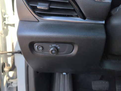 Used 2022 Chevrolet Traverse LT FWD image 27