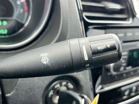 Used 2012 Chrysler 200 Touring image 25