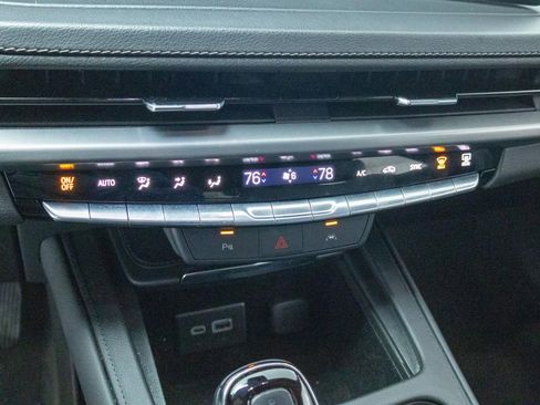 Certified 2024 Cadillac XT4 Premium Luxury AWD/4WD image 32