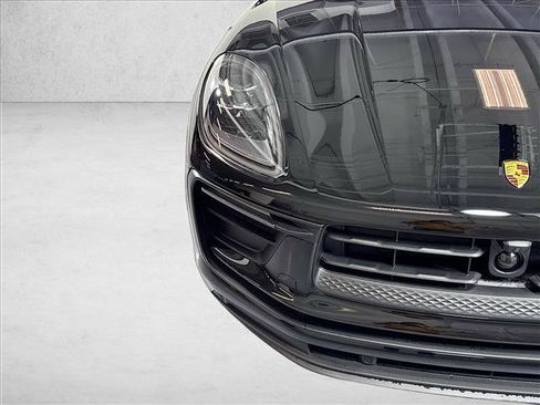 Certified 2026 Porsche Macan AWD/4WD image 28