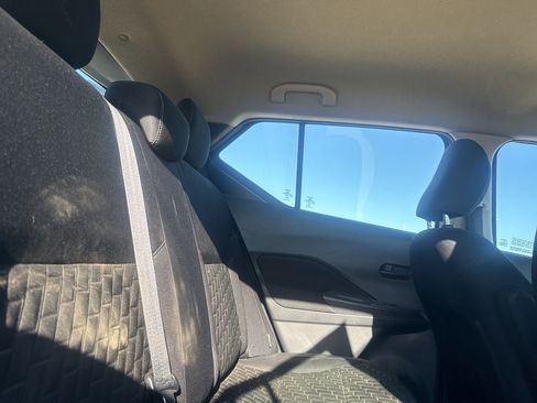 Used 2022 Nissan Kicks S image 28