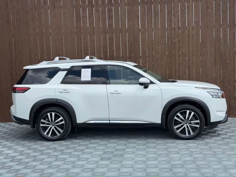 Used 2025 Nissan Pathfinder Platinum w/ Cargo Package FWD image 14