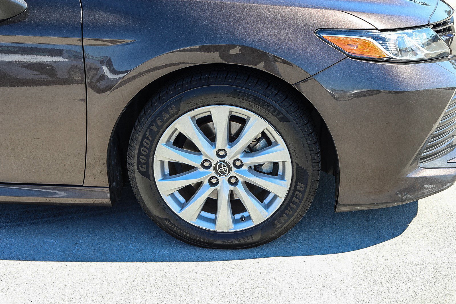 Used 2019 Toyota Camry LE w/ Carpet Mat Package FWD image 10