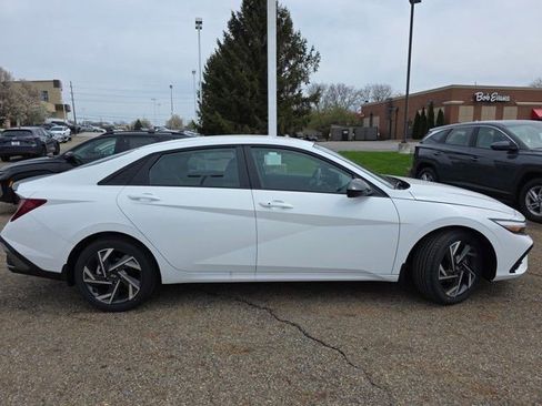 Certified 2025 Hyundai Elantra Sport image 20