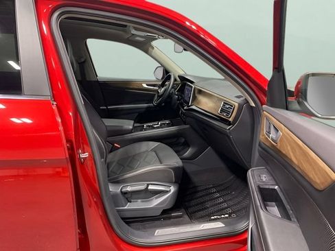 Used 2024 Volkswagen Atlas SE w/ Panoramic Sunroof Package AWD/4WD image 32