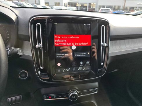 New 2026 Volvo XC40 B5 Core w/ Protection Package Premier image 25