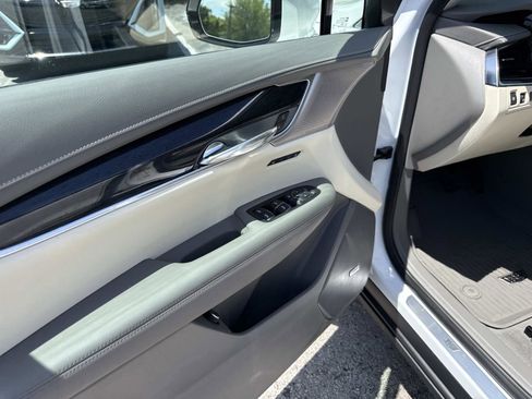 Certified 2025 Cadillac XT6 Premium Luxury w/ LPO, Floor Liner Package AWD/4WD image 21