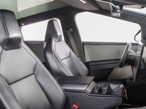 Used 2024 Tesla Cybertruck AWD Crew Cab image 24