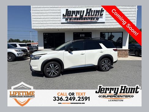 Used 2024 Nissan Pathfinder Platinum FWD image 1