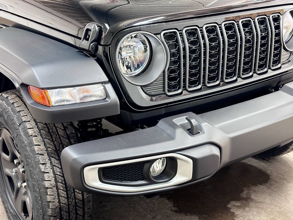 New 2026 Jeep Gladiator Sport AWD/4WD image 12