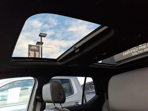 Used 2023 Chevrolet Traverse RS AWD/4WD image 22