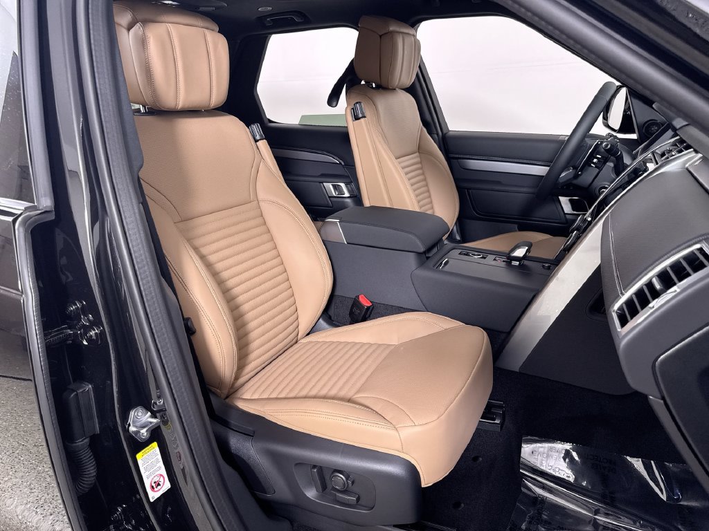 New 2026 Land Rover Discovery Limited Edition AWD/4WD image 23