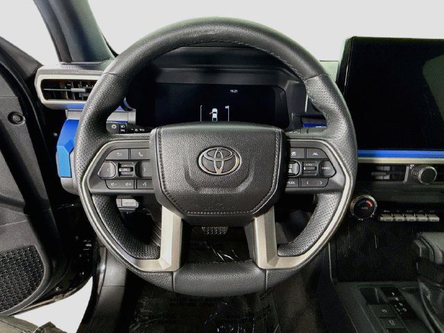 Certified 2025 Toyota Tacoma TRD Off-Road AWD/4WD image 13