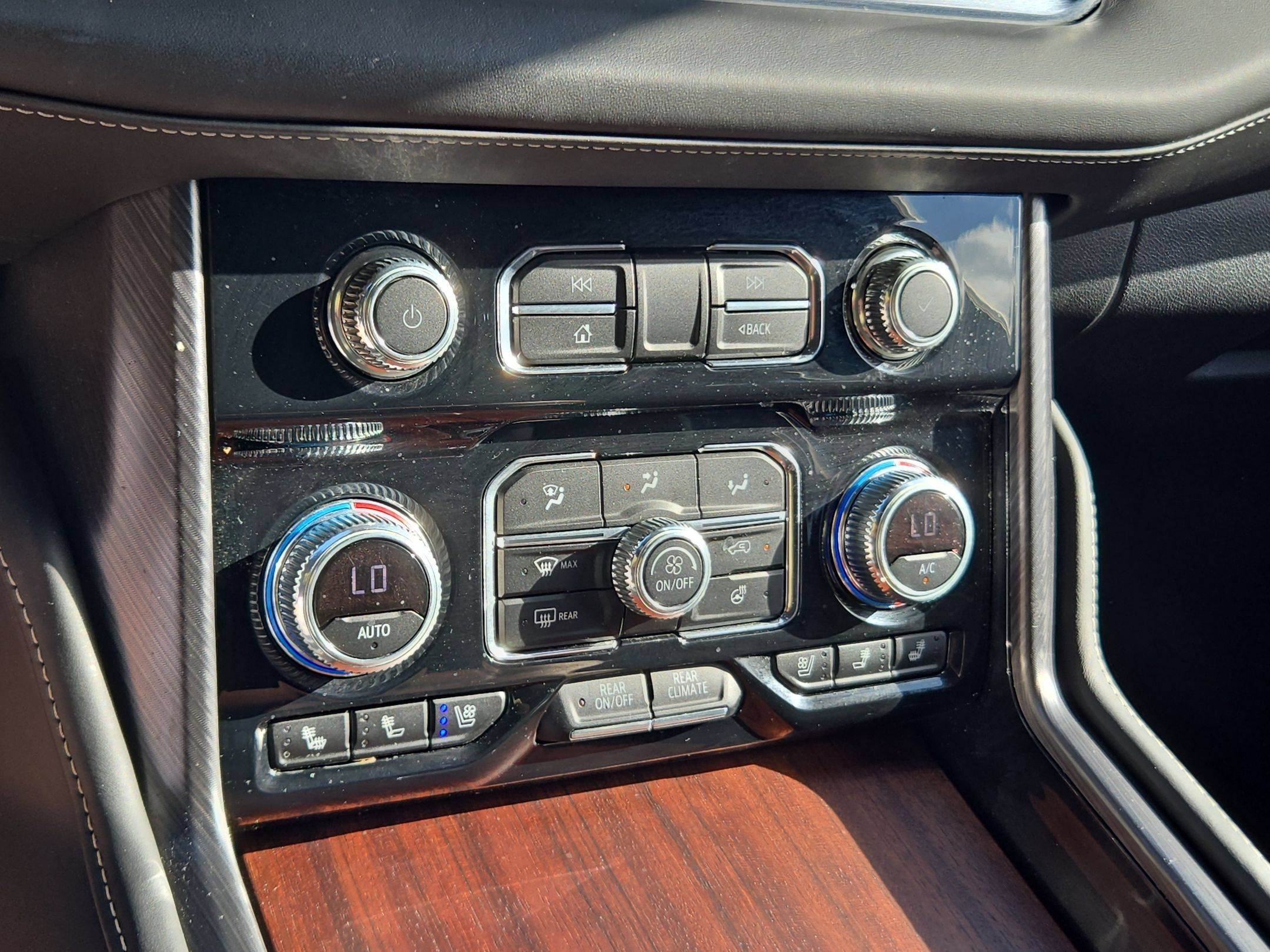 Certified 2023 GMC Yukon Denali Ultimate AWD/4WD image 17