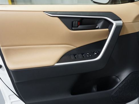 Certified 2025 Toyota RAV4 LE image 28