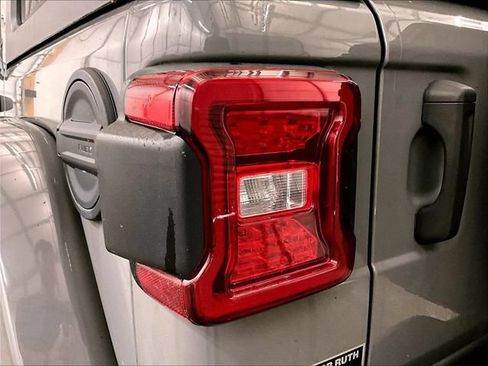 Used 2021 Jeep Wrangler Unlimited Rubicon AWD/4WD image 28