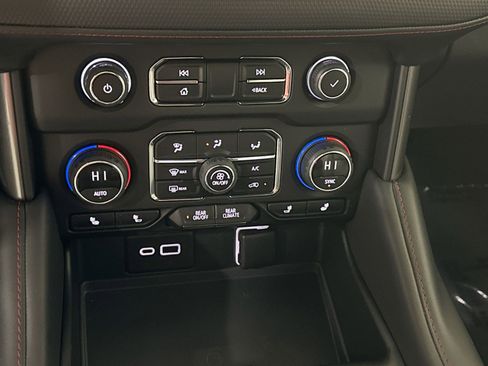 Used 2021 Chevrolet Suburban RST image 25