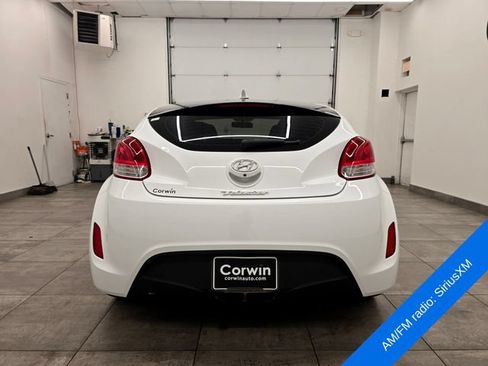 Used 2016 Hyundai Veloster FWD image 4