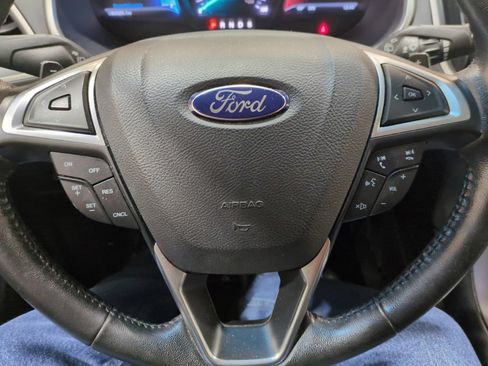 Used 2017 Ford Edge SEL w/ Equipment Group 201A AWD/4WD image 18