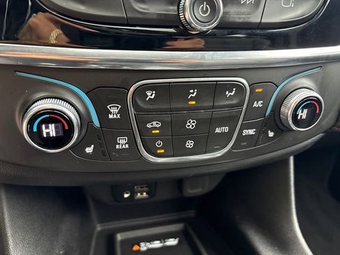Used 2023 Chevrolet Traverse RS AWD/4WD image 25